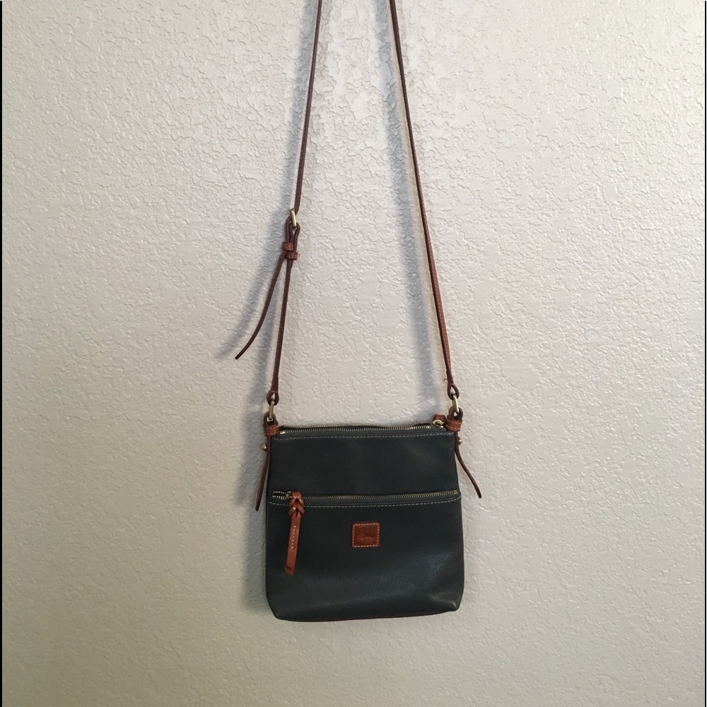 Dooney and Bourke cross body purse!